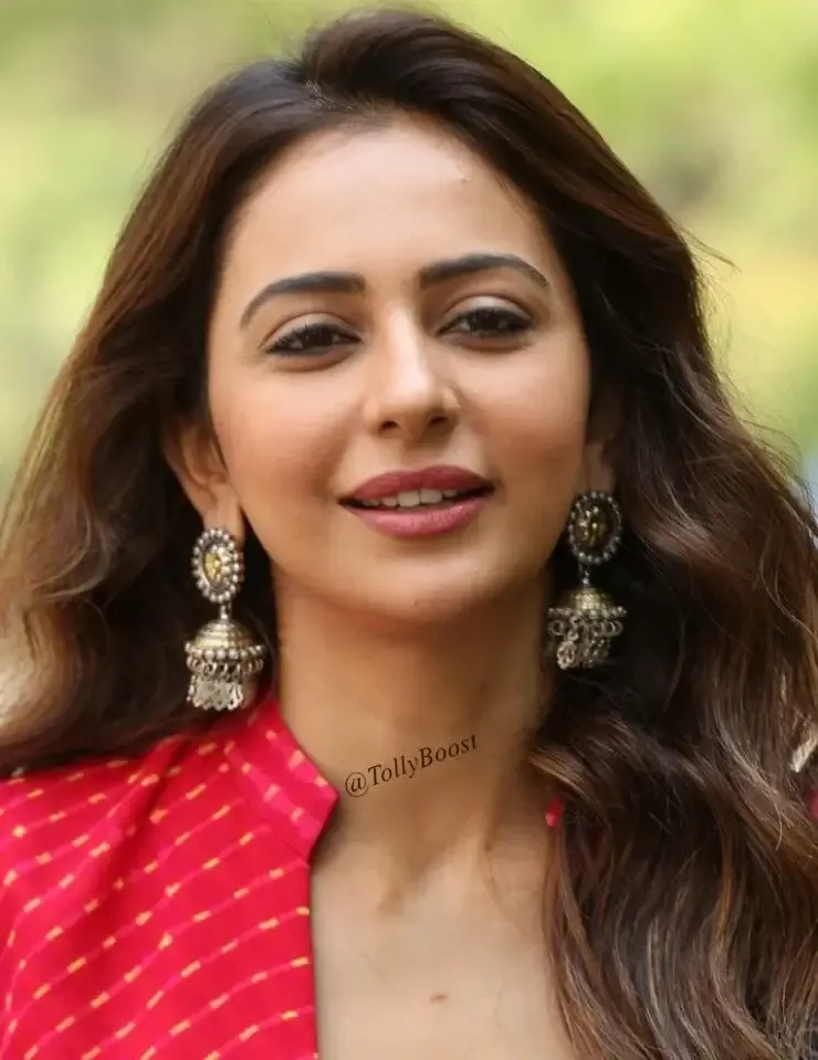 INDIAN ACTRESS RAKUL PREET SINGH LONG HAIR FACE CLOSEUP 10